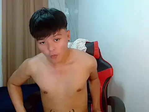yourhotasiandoms Webcam Show