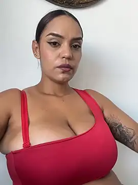 Sara-77 লাইভ XXX চ্যাট