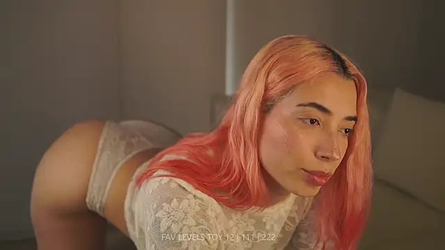dearnina_ élő XXX-chatje