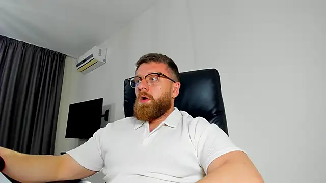 Show modela Findom_guy na web-kameri