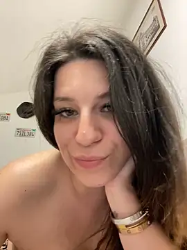NadiraNoor Chat XXX live