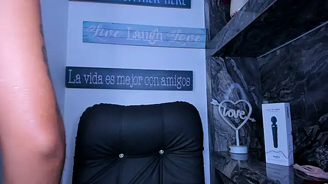 Chatroom XXX en direct de foxy_samy