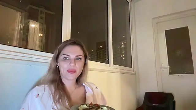 Moniraya élő XXX-chatje