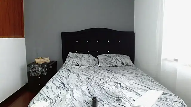 Emilia_1995 live XXX chat