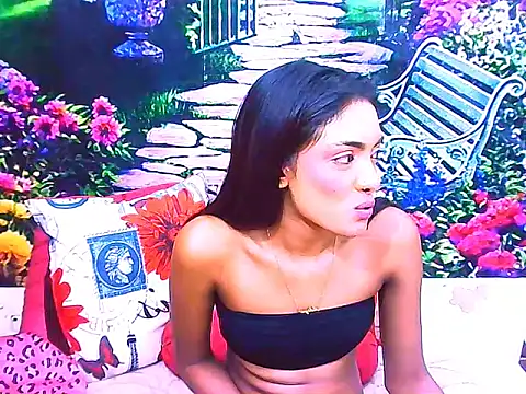 IndianPretty14u2Luv's Live XXX Chat