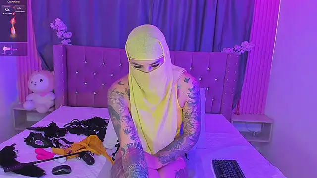 عرض كام Nayla-Mouna