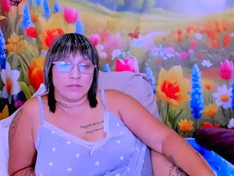indianroxy's Live XXX Chat