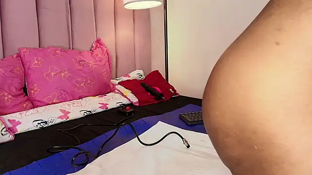 HallyBans' Live XXX Chat