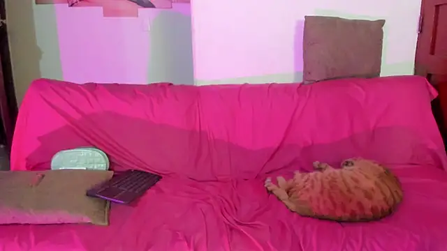 Nikki__uwu Chat XXX in diretta