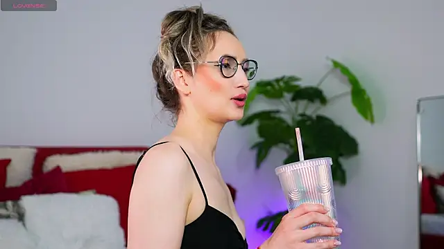CharmingAnnie's Live XXX Chat