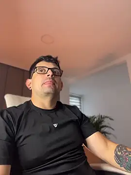 TroyeSavage Live XXX-chat