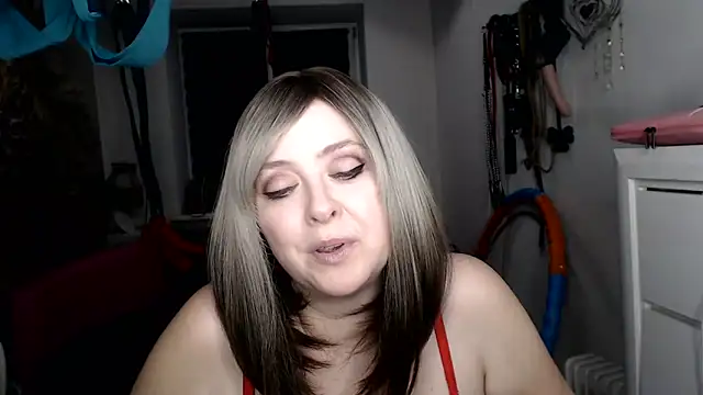Chat +18 de MISSwithDOLLS ao vivo