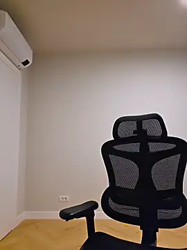 Chat +18 de MiaRides19 ao vivo