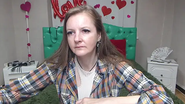MeganPirs Adl ı Modelin Canlı XXX Sohbeti