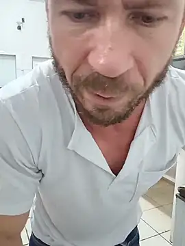 RobertoLuiz84 Show in webcam