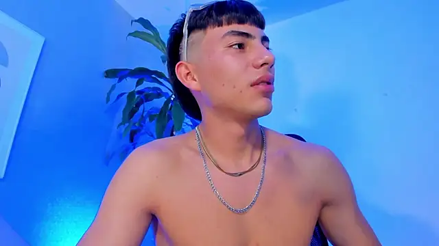 EthanSantori élő XXX-chatje