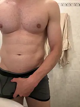 Bumbastic6Pack Adlı Modelin Canlı XXX Sohbeti
