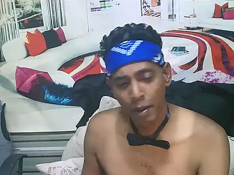 IndianHunk01 Adlı Modelin Canlı XXX Sohbeti