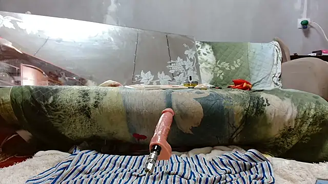 AlinasissyXX Webcam Show
