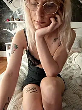 MarikaWild93 live XXX chat