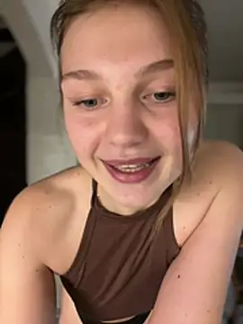 Živý XXX chat Emaline_Fane
