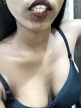 Simran_0011 Pertunjukan Webcam
