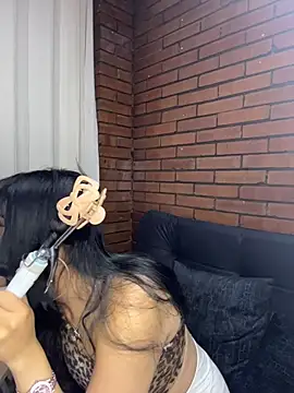 The_Bratzz_ Adlı Modelin Canlı XXX Sohbeti