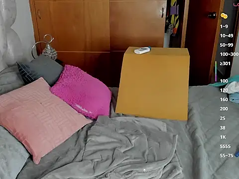 nia_brownn Webbikameraesitys
