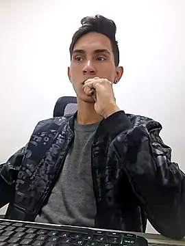 Chat XXX en directo de Shadowguy_