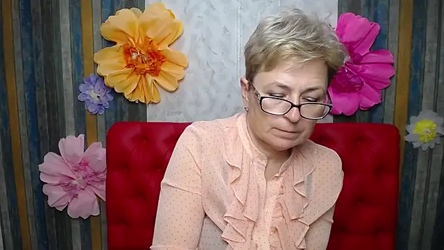 EmiliaGreen Live XXX chat