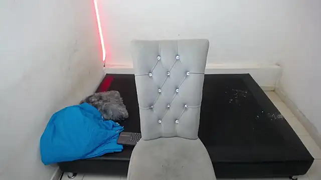 Naomy_Reiden – Naživo XXX chat