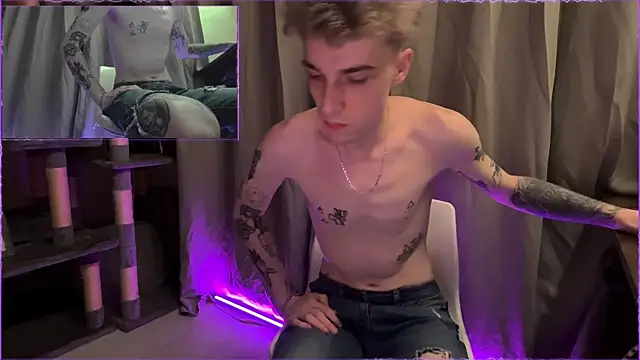 Show modela davesinner na web-kameri