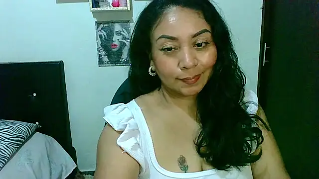 zaray_bella Adlı Modelin Canlı XXX Sohbeti