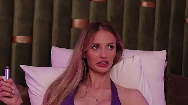 AmeliaAngel Adlı Modelin Canlı XXX Sohbeti
