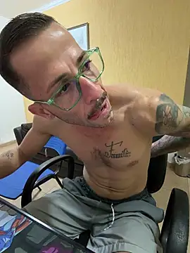XXX chat uživo modela MeladoDiMel