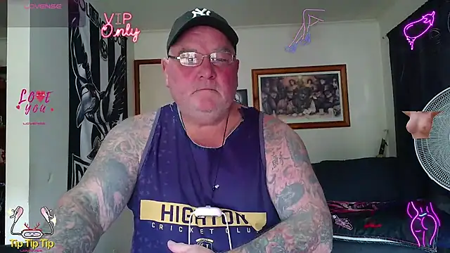 KINKYBLUEYES69 现场XXX聊天