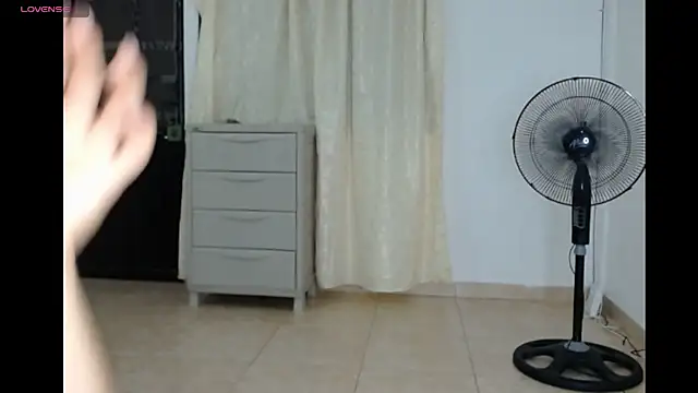 pamela_Tiny élő XXX-chatje