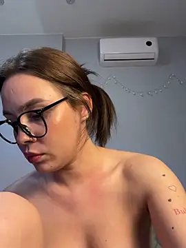 MiaNell Live XXX-Chat