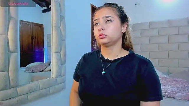 MikaelaStone Chat XXX in diretta