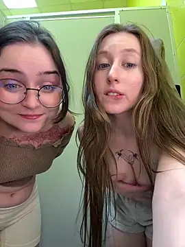 FroggyAnna live XXX chat