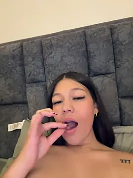 Alyshanon18 live XXX chat