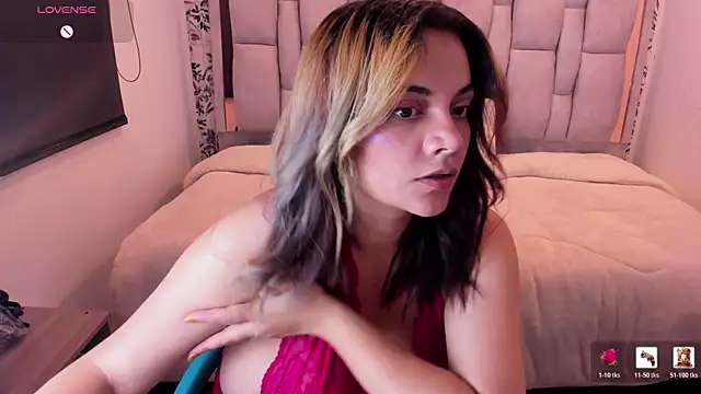 Kiara_Cruz__ Adlı Modelin Canlı XXX Sohbeti