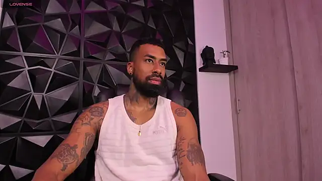 OstinDaniels' Live XXX Chat