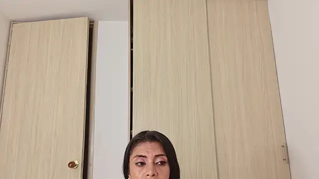 lilybloom69 Adlı Modelin Canlı XXX Sohbeti