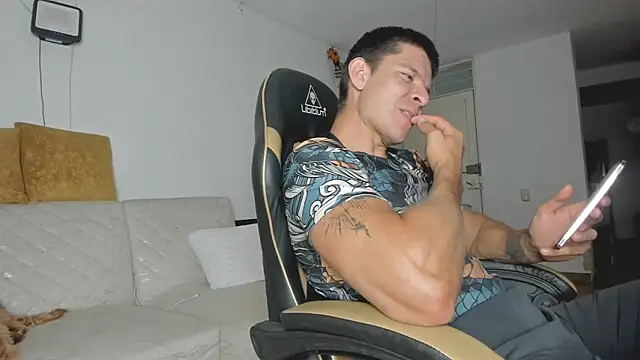 felipe_fitness: διαδικτυακό σόου στην κάμερα