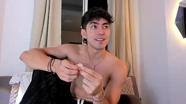 etham_wolf1 Show Webcam