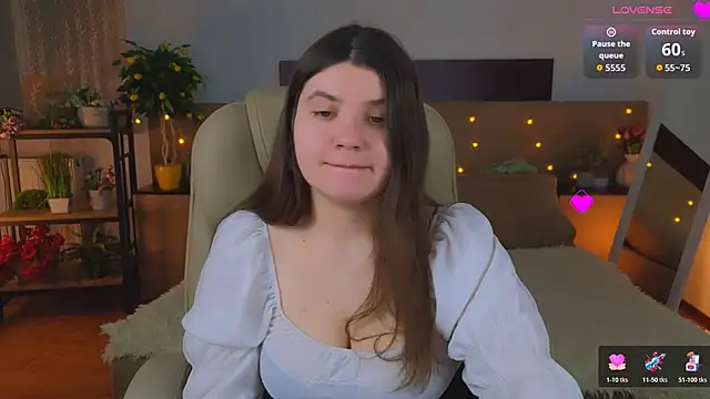 Viola__Shy élő XXX-chatje