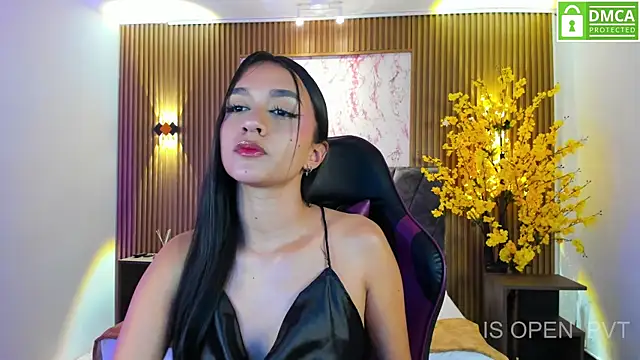 Chat +18 de Aisha_Vex ao vivo