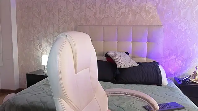 cute_hollywood's Live XXX Chat