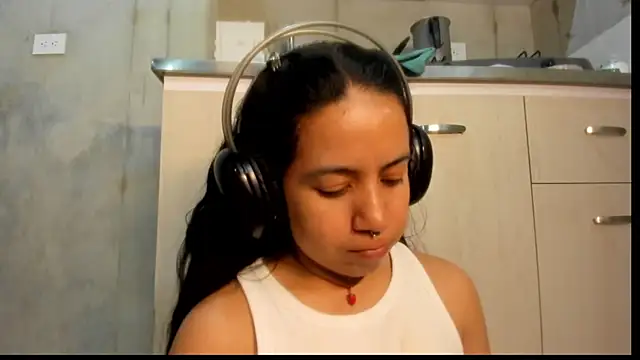 Chatroom XXX en direct de chiarafustox